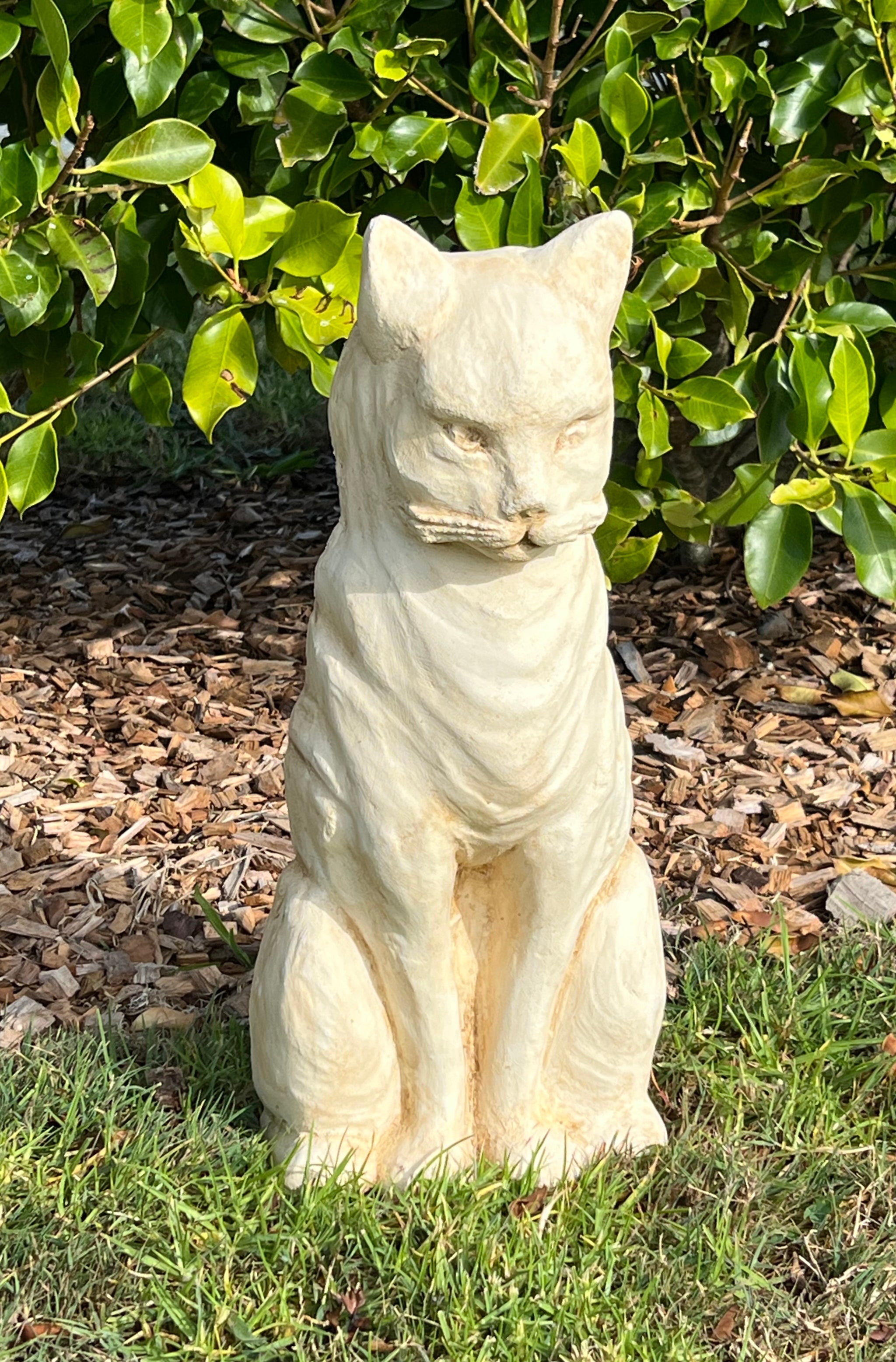 The Faraway Garden Aristocat is a delightful seated cat statue that looks wonderful against a wall, nestled in an herbaceous border or added to group of planters in a kitchen garden. These seated cat statues, particularly the "maneki-neko" or "beckoning cat" in Japanese and Chinese cultures, are believed to bring good luck and fortune, often displayed in businesses to attract customers and prosperity.