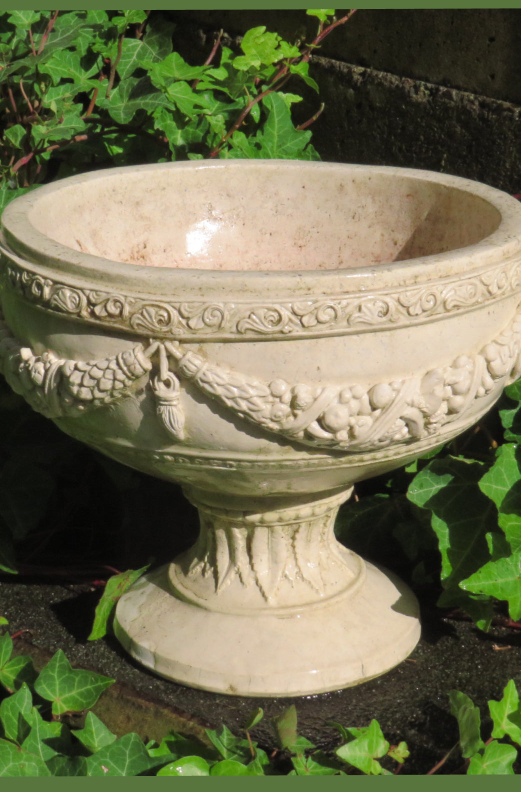 The Faraway Garden Bonbon Bowl is an elegant planter with elaborate swag moulding on all sides. This beautiful planter works wonderfully outside for herbs, mosses or smaller plants or inside as a versatile bowl to hold fruit or festive bonbons.