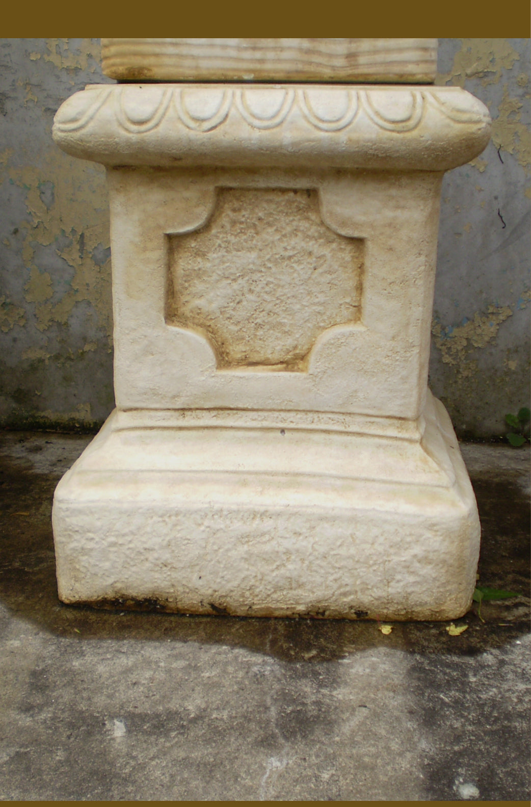 Faraway Garden Croix Pedestal