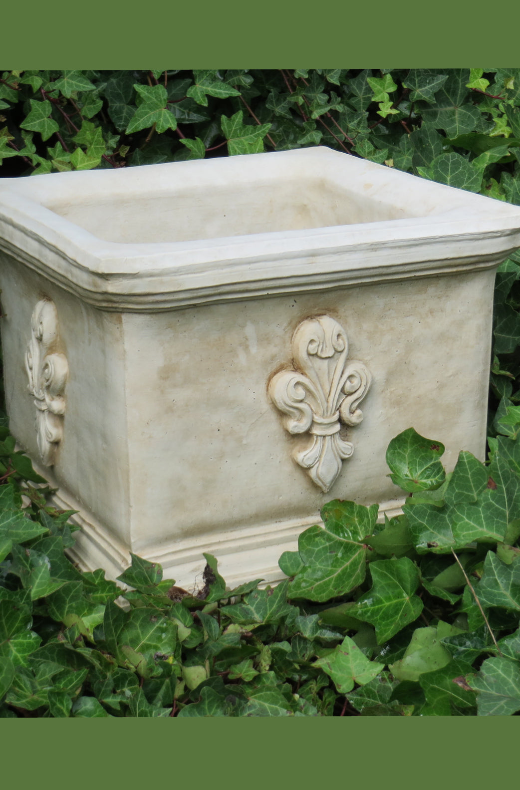 Faraway Garden Fleur du Lis Planter