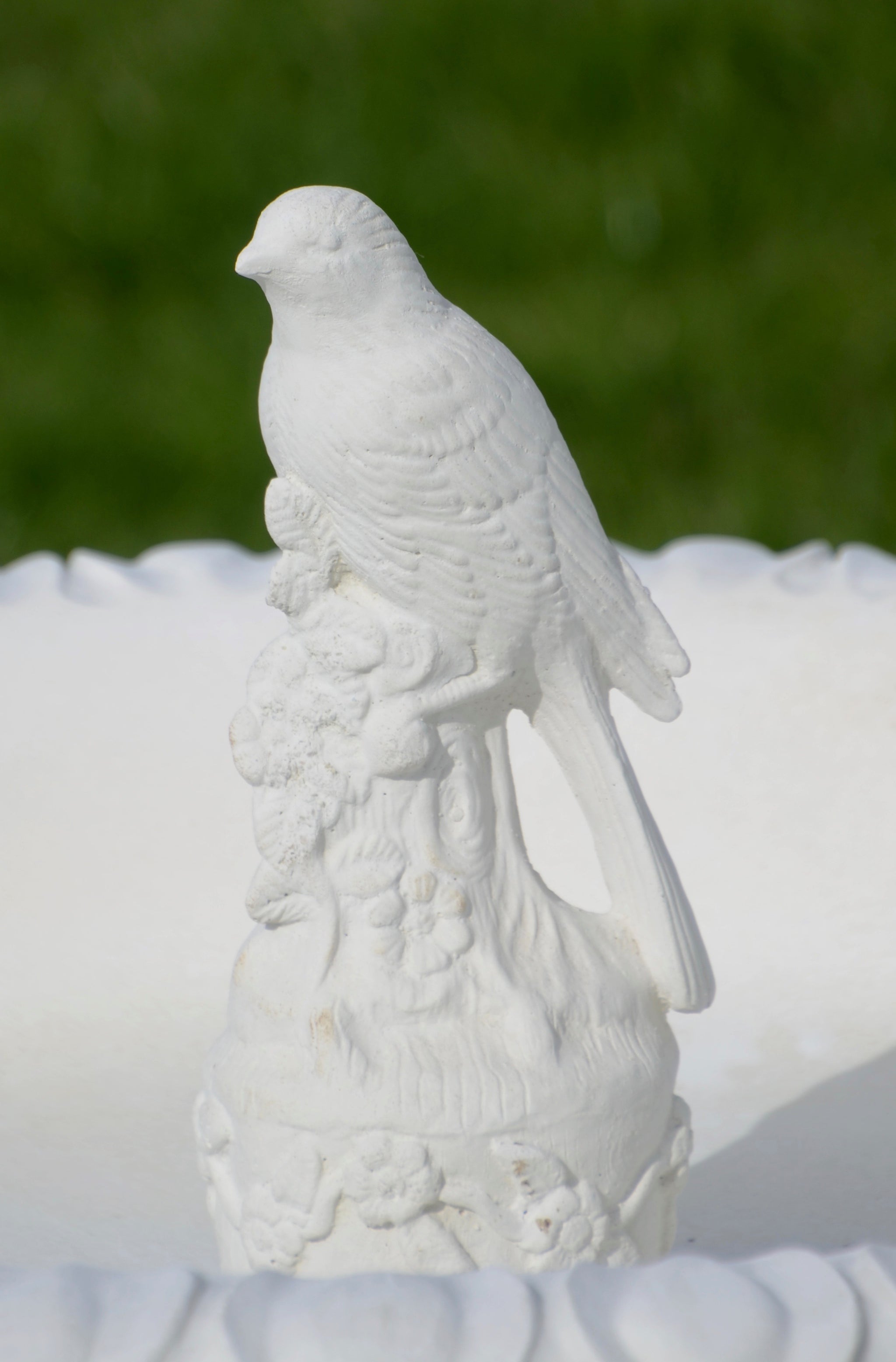 The Faraway Garden Love Bird is a delightful garden statue depicting a song bird, its symbolism for true love is thought to date back to the Middle Ages.
Over many years, statues have played a prominent role as focal points in gardens. From the most grand and ornate gardens with large figures, to small creatures in a naturalistic setting, statues bring life and surprise to a garden.