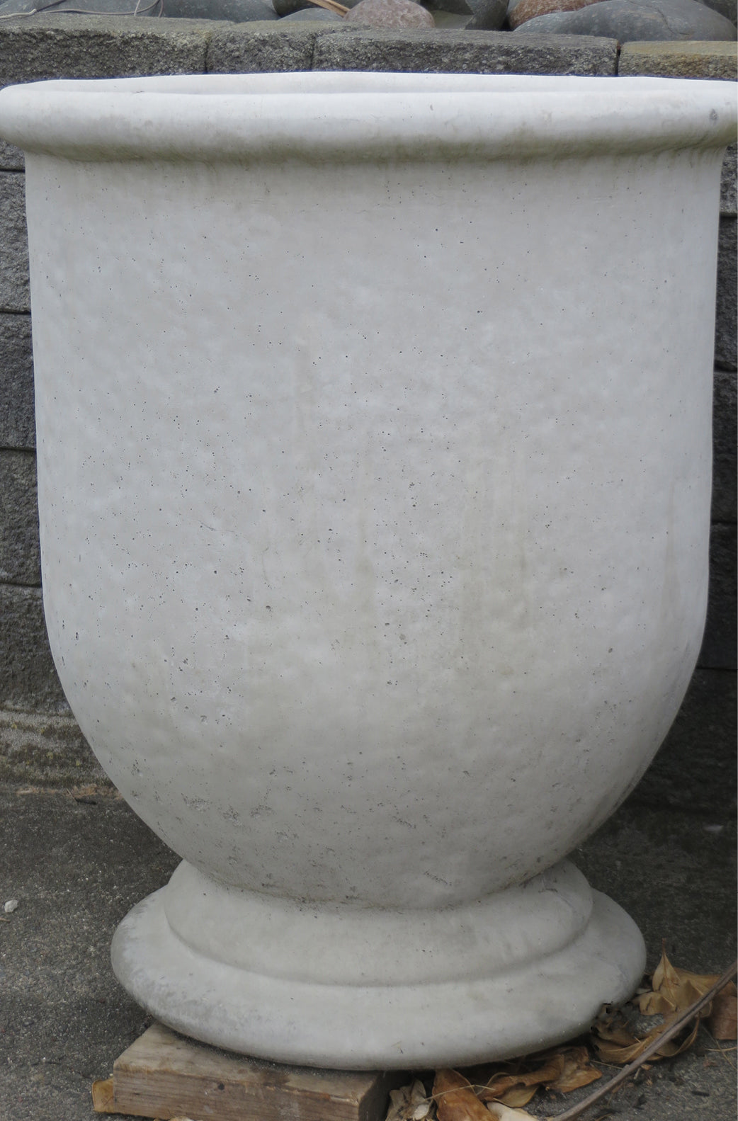 Faraway Garden Modenza Urn - Grand