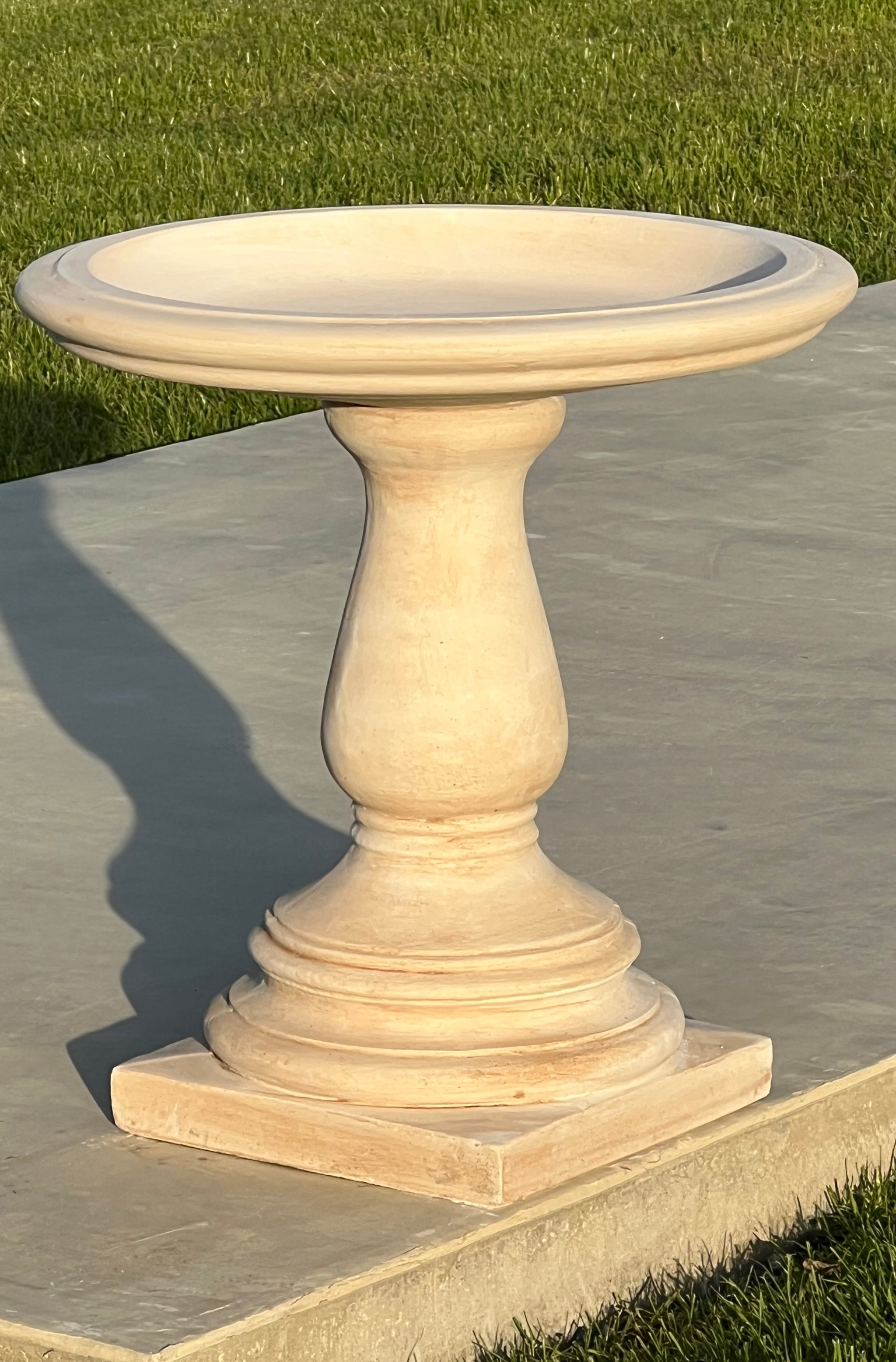 The Faraway Garden Somerset Bird Bath is a classically proportioned pedestal bird bath with linear detailing and a beautiful showpiece for any garden setting; whether in a more formal rose garden or nestled in a rambling herbaceous border. Shown in our sepia colour for an aged effect.