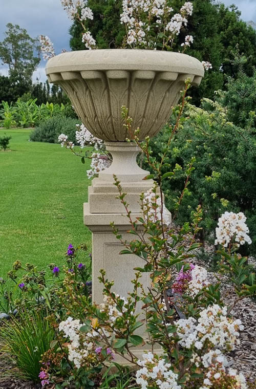 SINGLE TULIP URN ON SHERWOOD PLINTH PLANTER FLOWER POTS STONE GARDEN PATIO