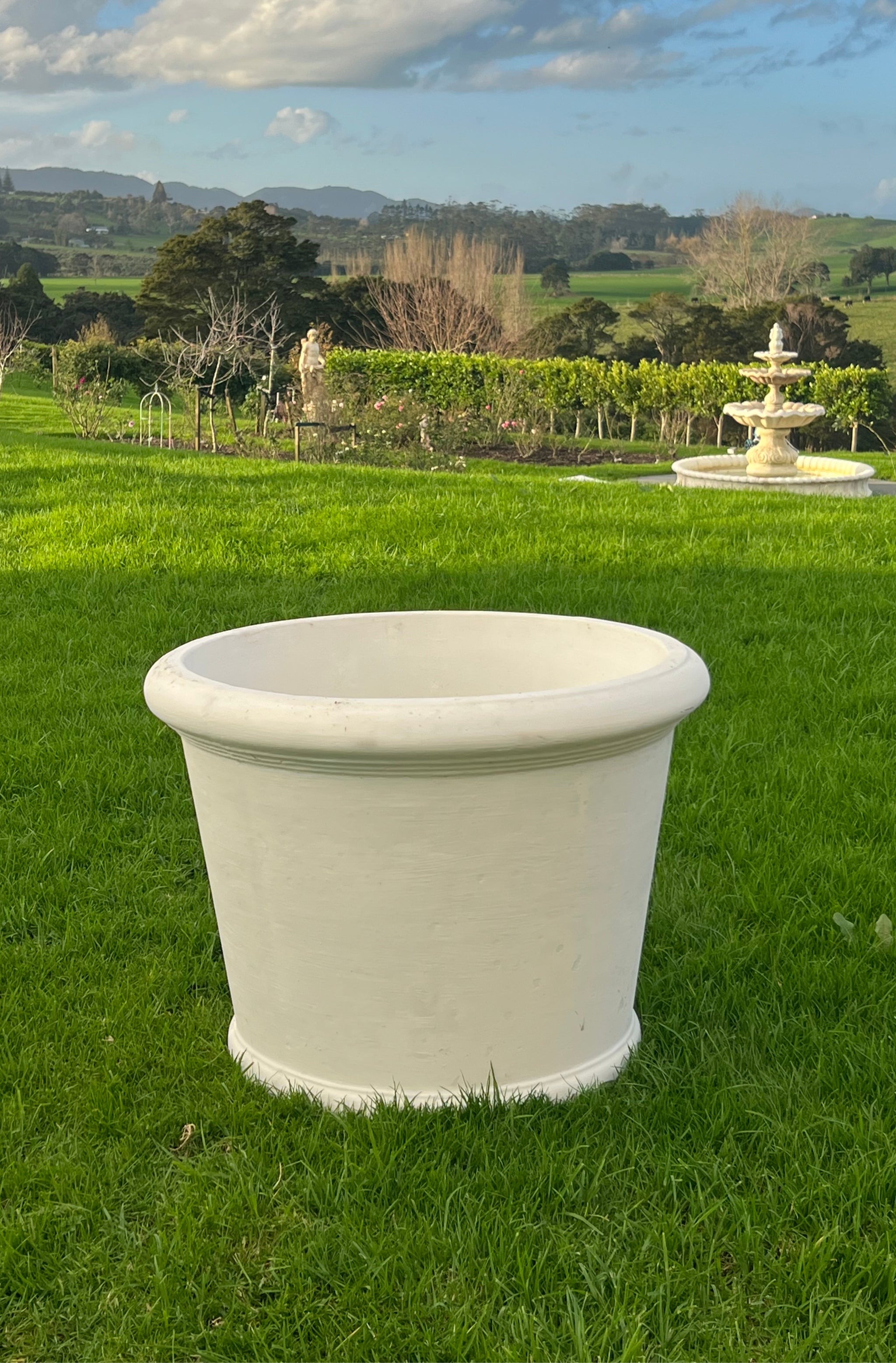 Faraway Garden Classic Round Planter - Grand