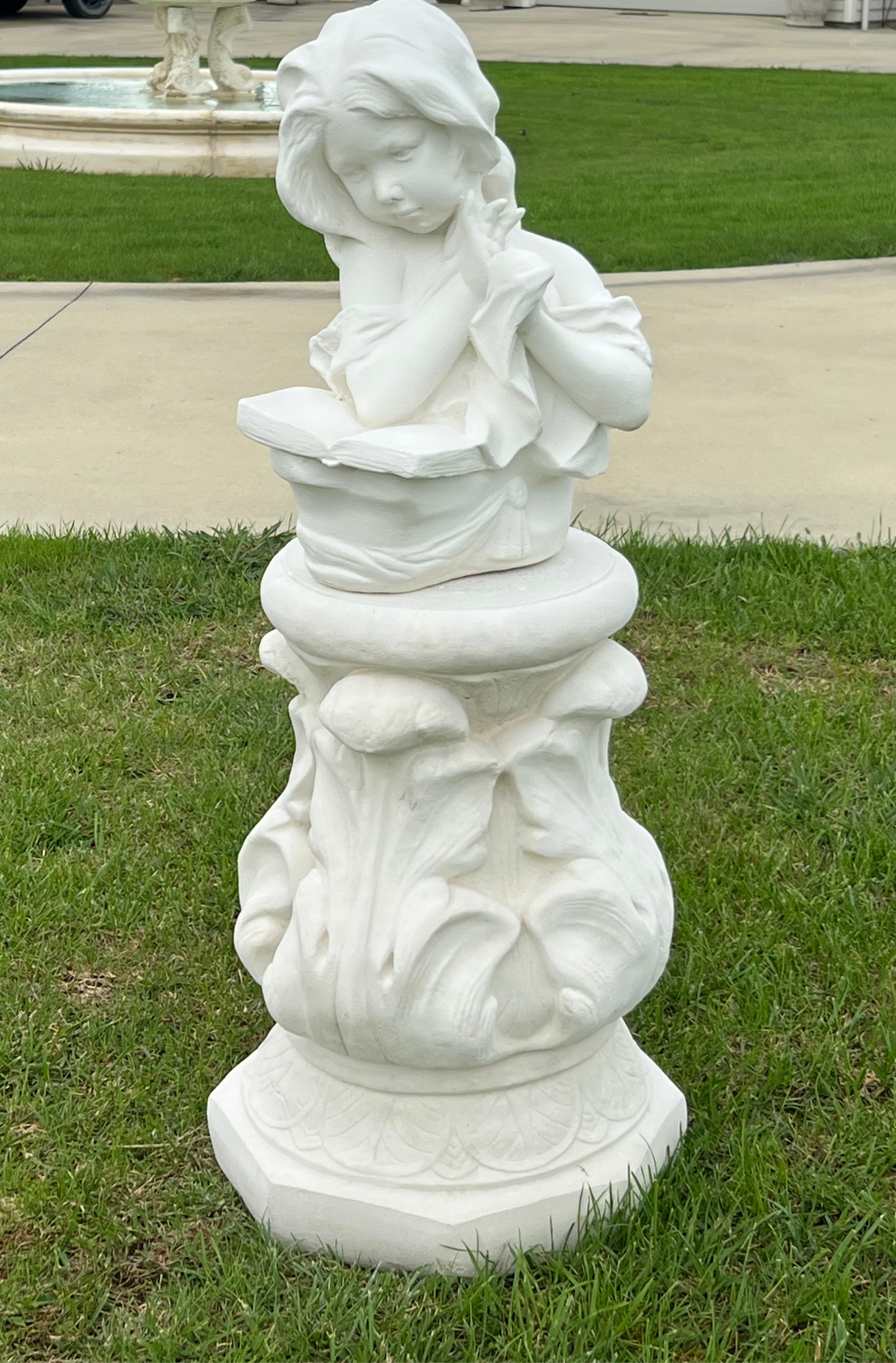 Faraway Garden Acanthus Pedestal
