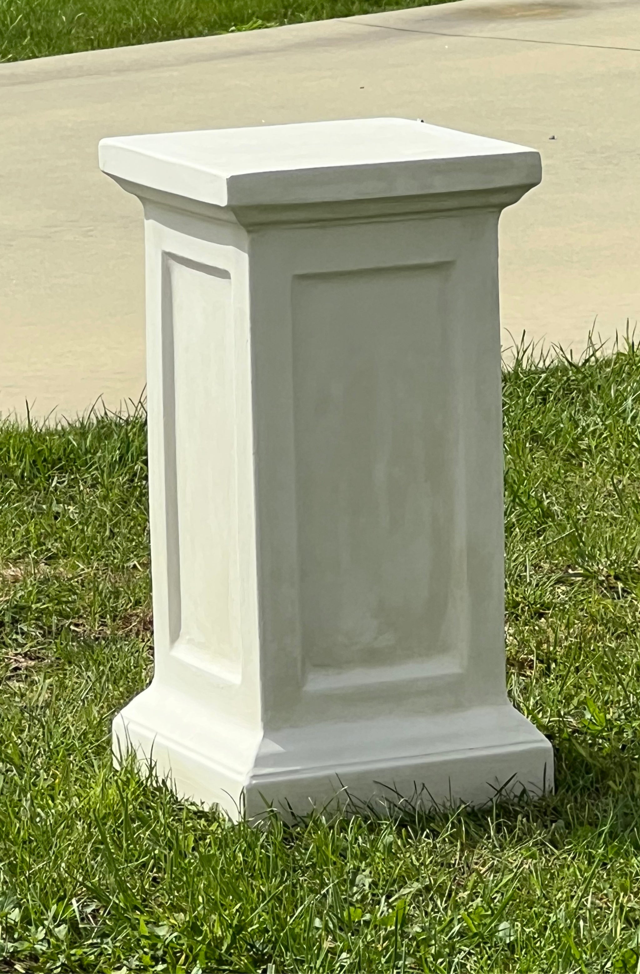 Faraway Garden Mansfield Pedestal