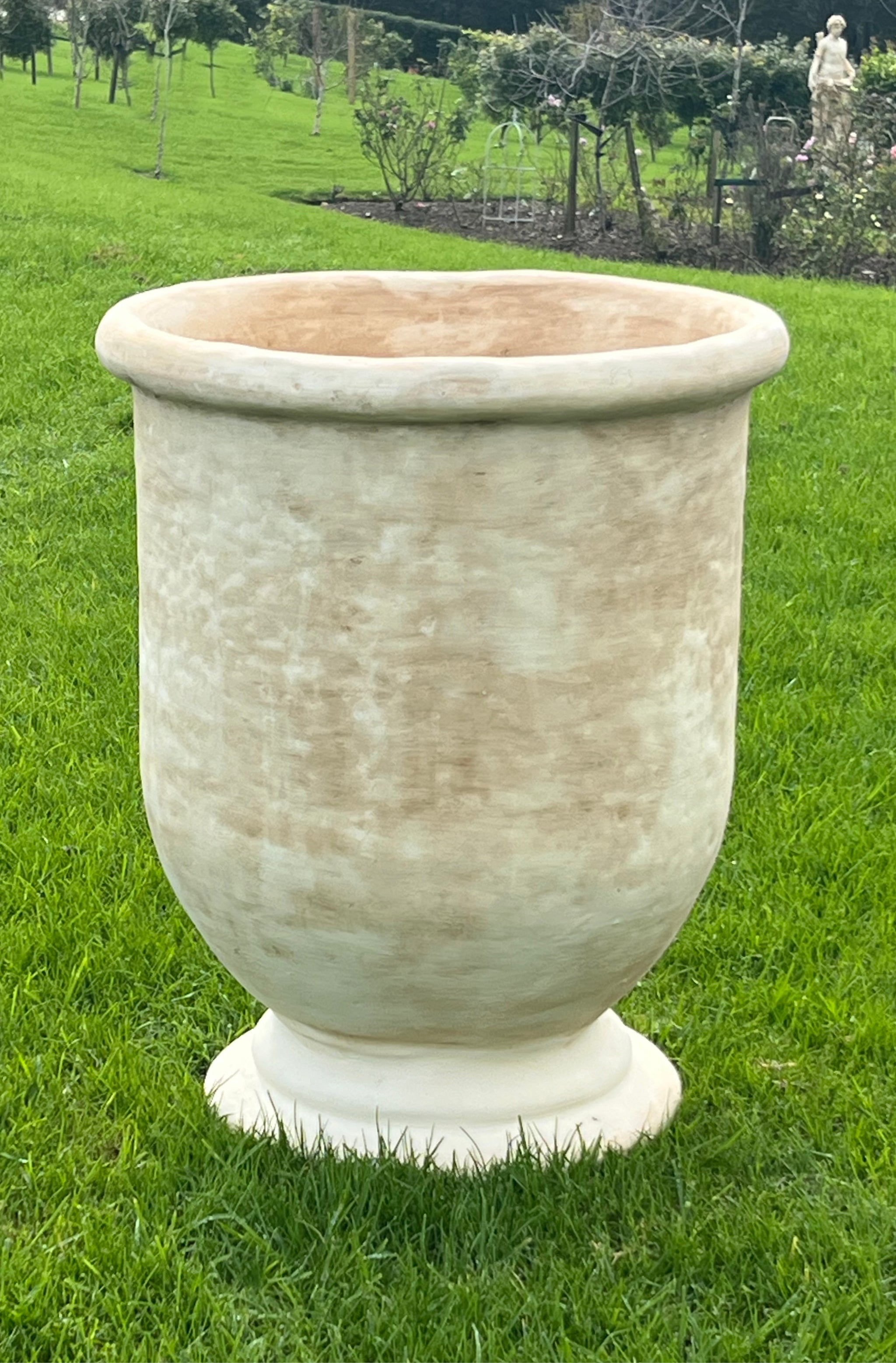 Faraway Garden Modenza Urn - Grand