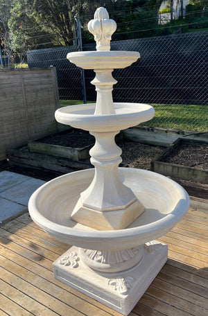 The Faraway Garden Somerset Fountain is a large, elegant water feature that makes a stunning focal point in a garden or on a terrace. Comprising of a large moulded bowl on a pedestal and plinth supporting two tiers above. The fountain also makes a great showpiece on a turning circle when entering a property.